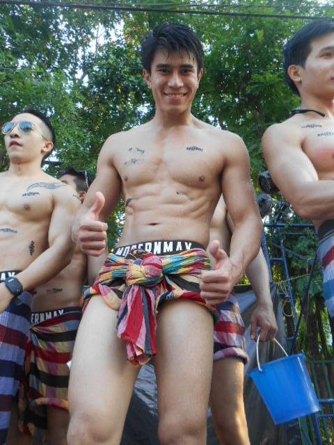 ผู้ชายสงกรานต์+ผ้าขาวม้า
