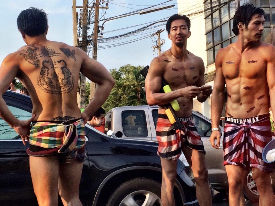 ผู้ชายสงกรานต์+ผ้าขาวม้า