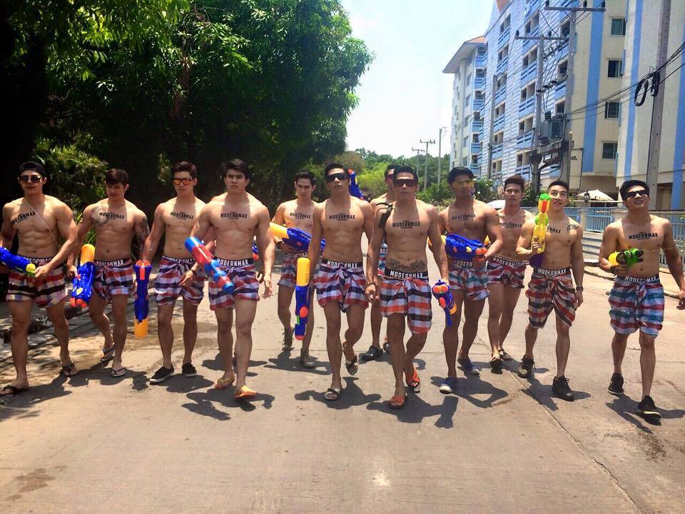 ผู้ชายสงกรานต์+ผ้าขาวม้า