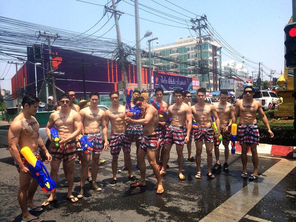 ผู้ชายสงกรานต์+ผ้าขาวม้า