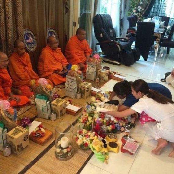 สุดเศร้า!! "อั้ม" หยุดสวีท "แอมป์" ลั้ลลาปารีส บินกลับไทยด่วน จัดงานศพให้หมาสุดที่รัก!!