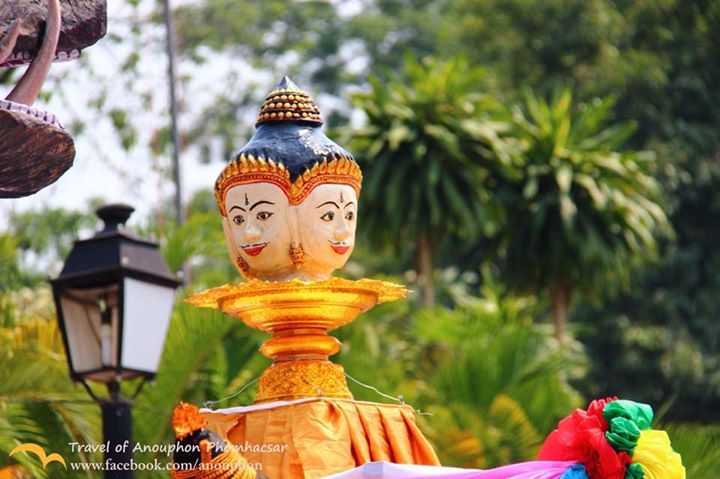 ຂໍສະບາຍດີປີໃໝ່ພີ່ນ້ອງທຸກຄົນກັບ ພາບພິທີແຫ່ນາງສັງຂານທີ່ເມືອງ ຫຼວງພຣະບາງປີ2558