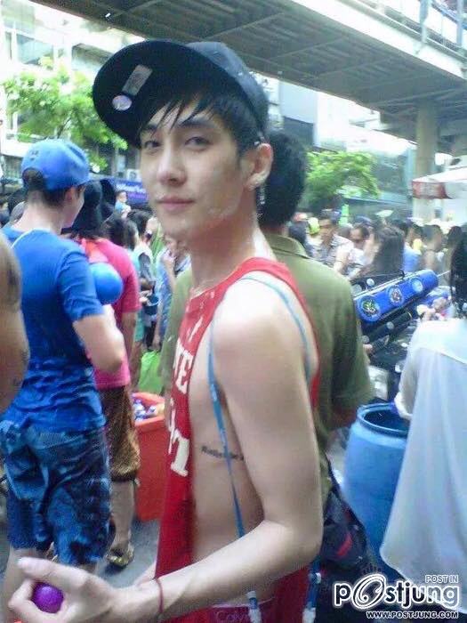สงกรานต์ หนุ่มน้อย