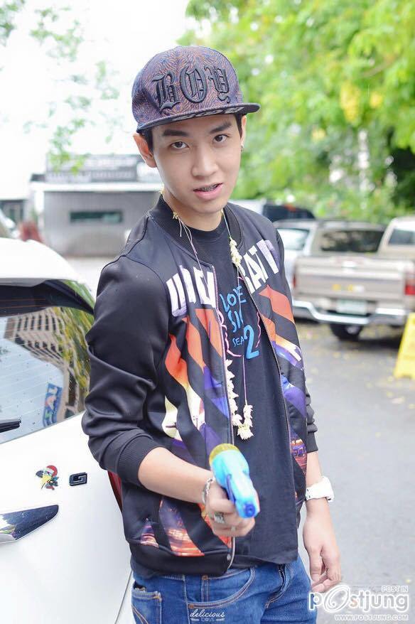 สงกรานต์ หนุ่มน้อย