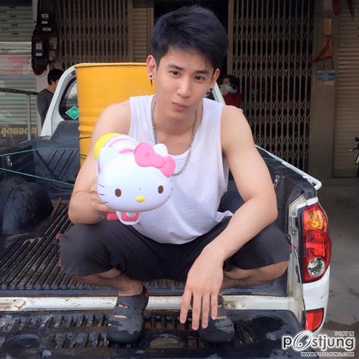 สงกรานต์ หนุ่มน้อย