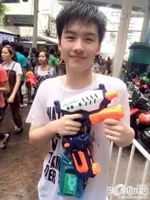 สงกรานต์ หนุ่มน้อย