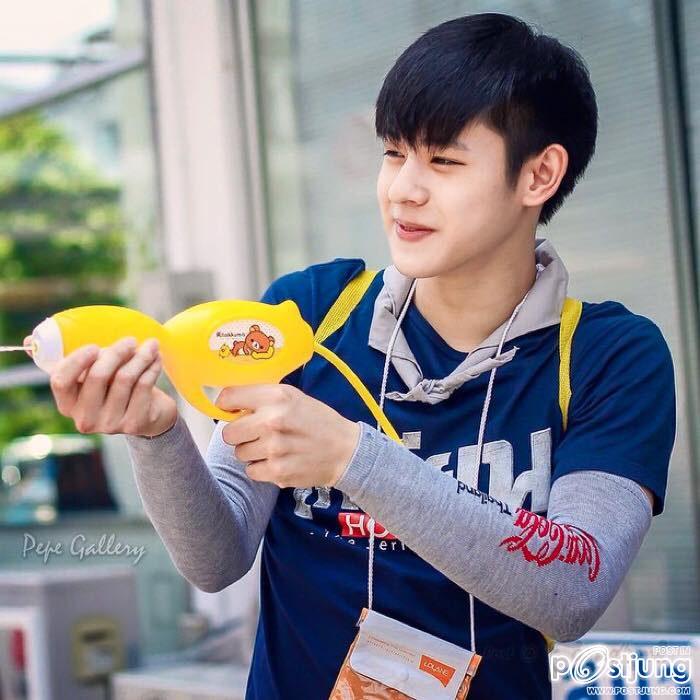 สงกรานต์ หนุ่มน้อย