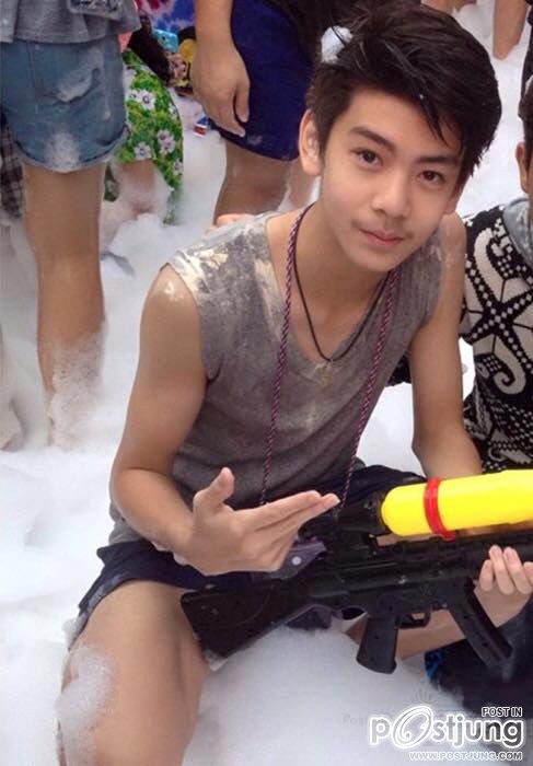 สงกรานต์ หนุ่มน้อย