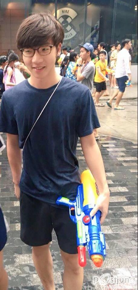 สงกรานต์ หนุ่มน้อย
