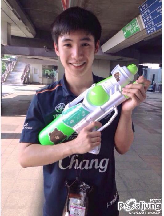 สงกรานต์ หนุ่มน้อย