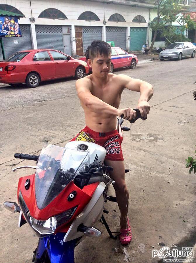 สงกรานต์ หนุ่มน้อย