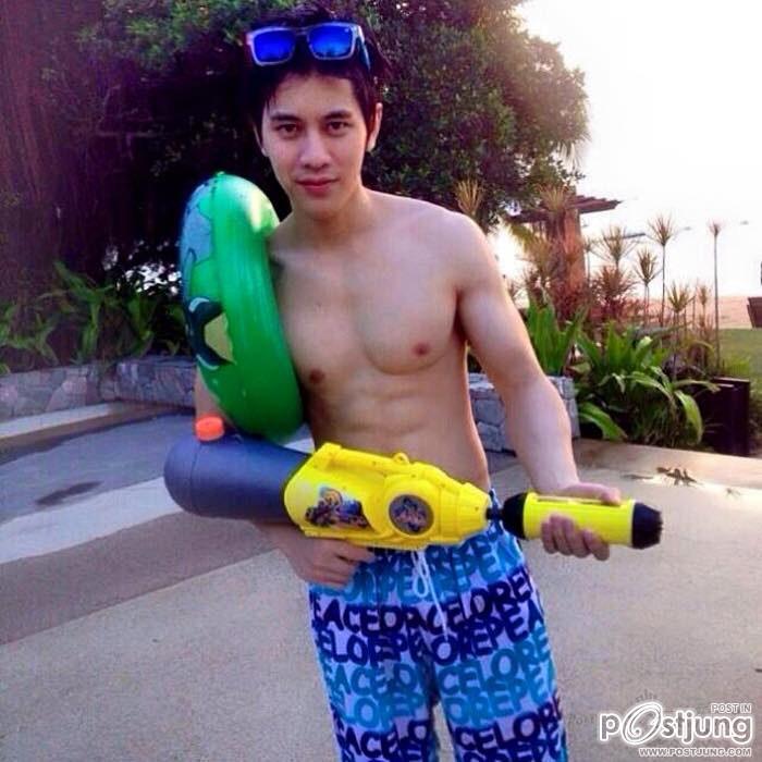 สงกรานต์ หนุ่มน้อย