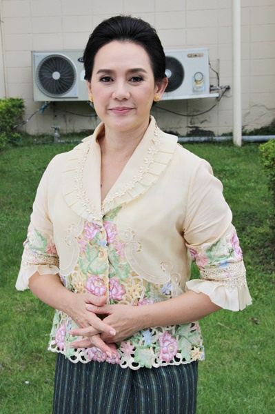 จินตหรา สุขพัฒน์ รับบทเป็น นางอ่ำ
