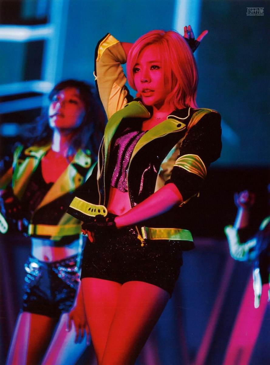 Girls' Generation World Tour ~Girls&Peace~ in Seoul scan