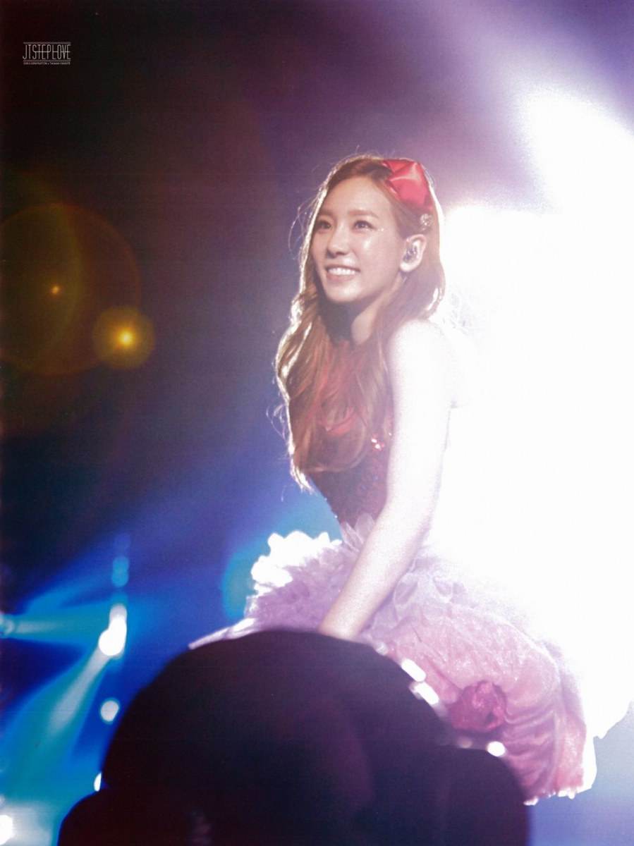 Girls' Generation World Tour ~Girls&Peace~ in Seoul scan