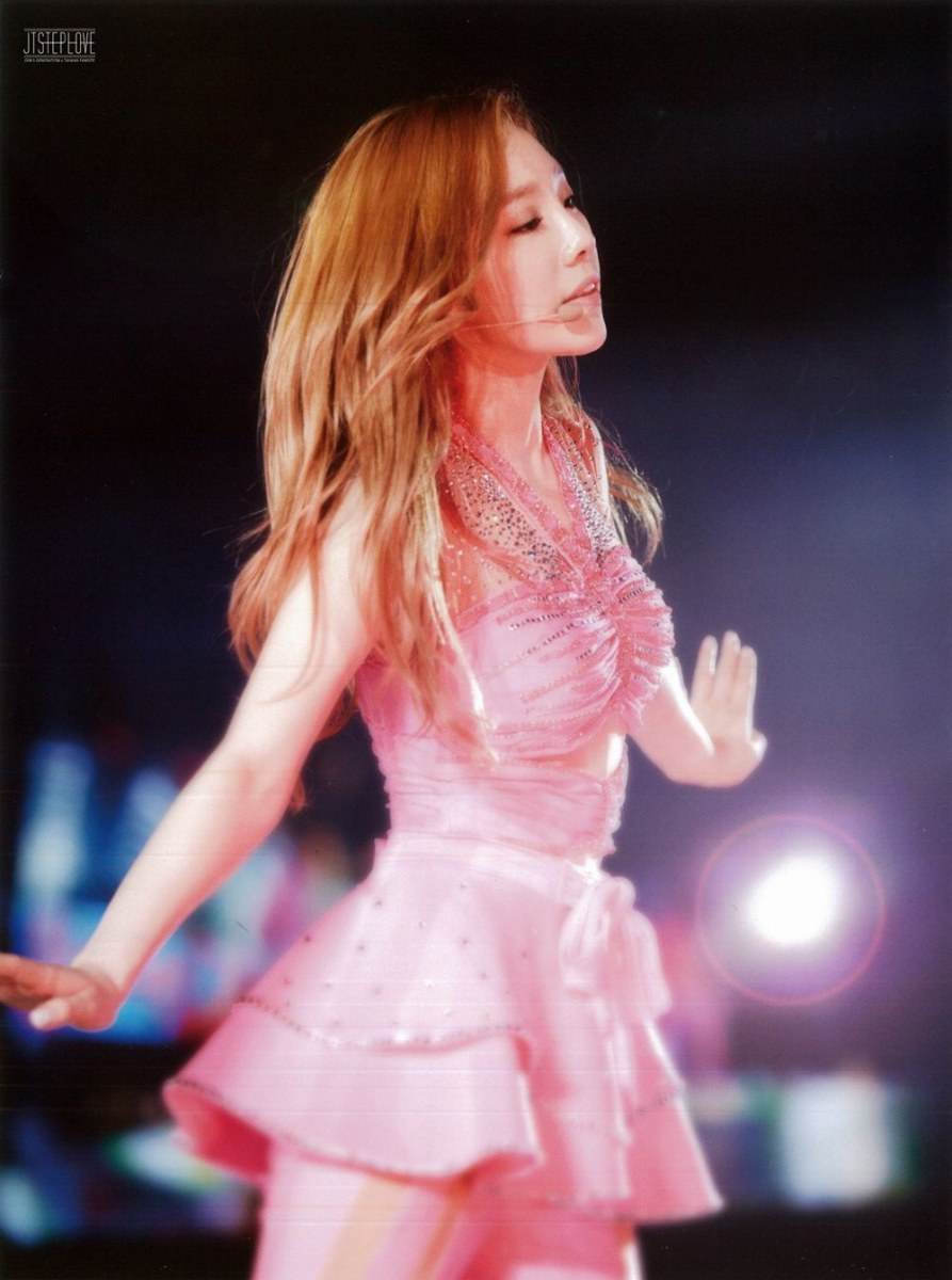 Girls' Generation World Tour ~Girls&Peace~ in Seoul scan