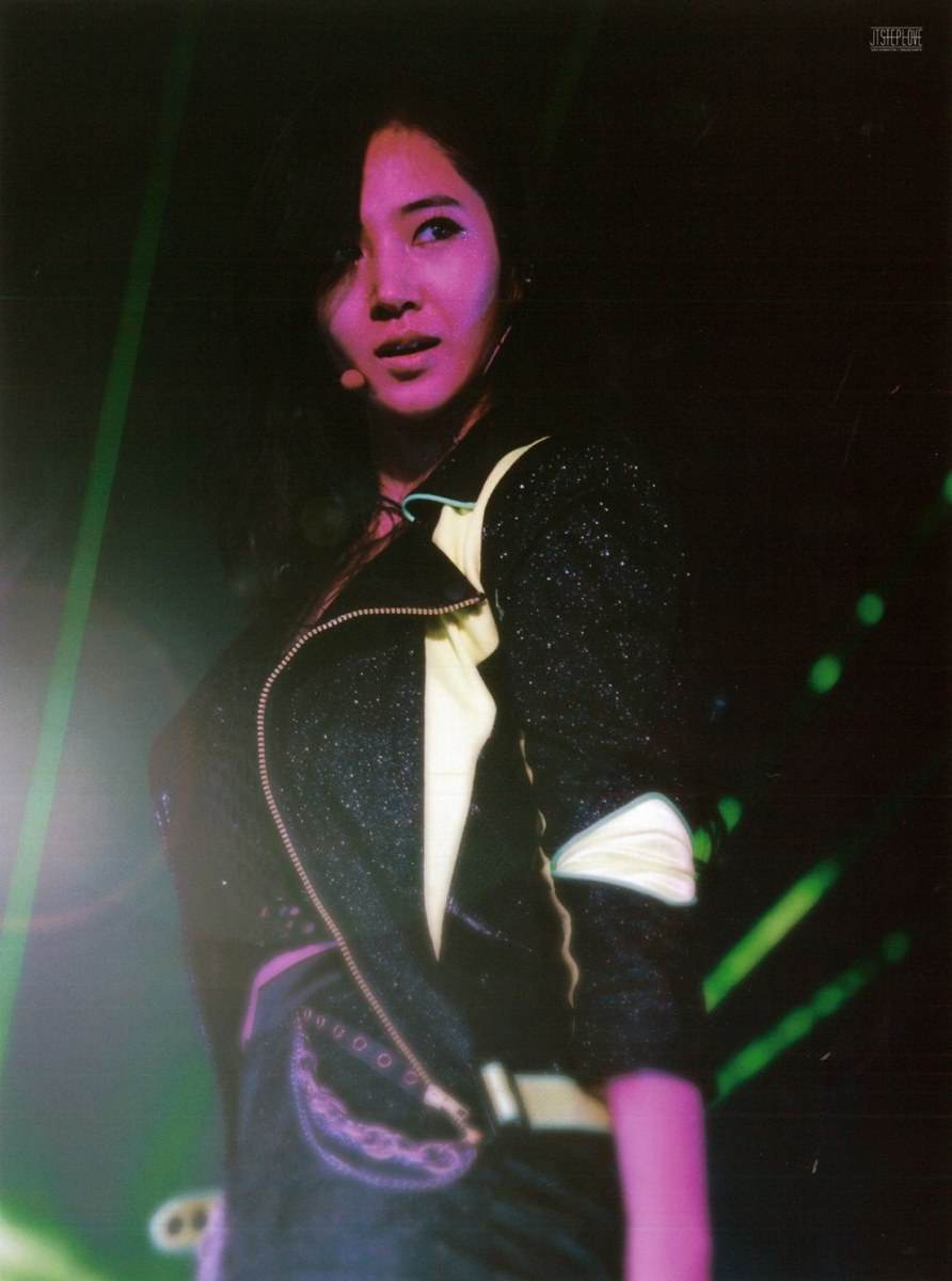 Girls' Generation World Tour ~Girls&Peace~ in Seoul scan