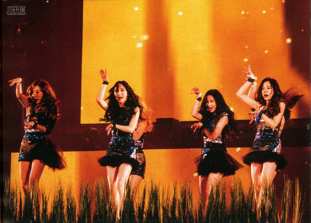Girls' Generation The Best Live at Tokyo Dome scan