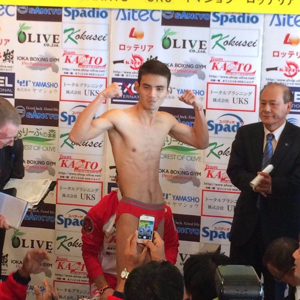 ลุ้น ฟ้าลั่นจูเนียร์ แย่งแชมป์โลก IBF วันนี้ !!