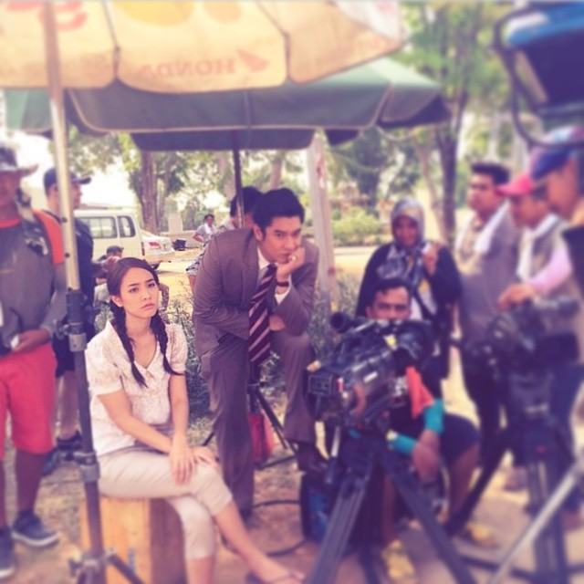 อัพเดทเบื้องหลังละครรีเมคฟอร์มยักษ์ "บ้านทรายทอง" วี วีรภาพ และ มิน พีชญา!!