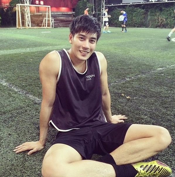 แมนๆ เตะบอลกันครัช