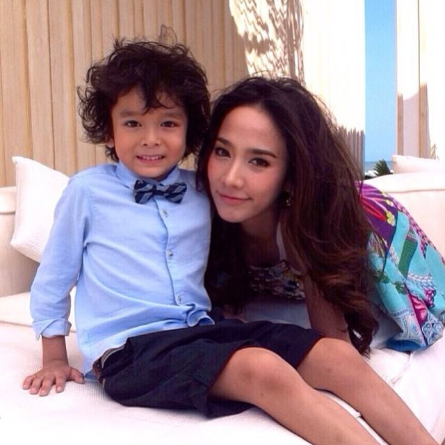 ภาพบิลบอร์ดทั่วกรุงเทพ ซุปตาร์ อั้ม & อนันดา กับ คอนโดสุดหรูระดับ ไฮ-เอนด์ของไทย "มหาสมุทร" Mahasamutr!!
