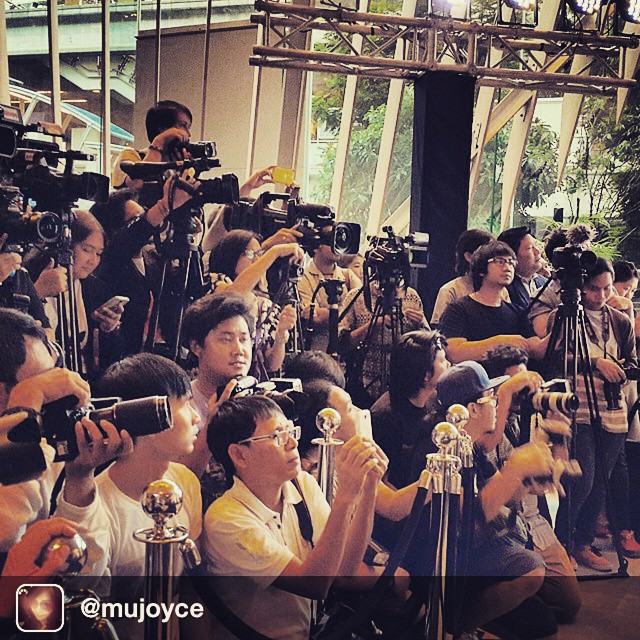 ภาพบิลบอร์ดทั่วกรุงเทพ ซุปตาร์ อั้ม & อนันดา กับ คอนโดสุดหรูระดับ ไฮ-เอนด์ของไทย "มหาสมุทร" Mahasamutr!!