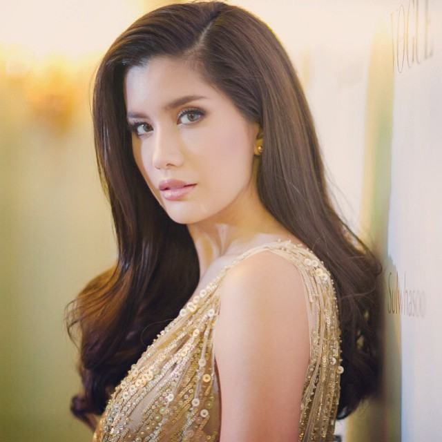 ปู-ไปรยา ในชุดจากแบรนด์ Jenny Packham ขณะไปร่วมงาน VOGUE Thailand Gala