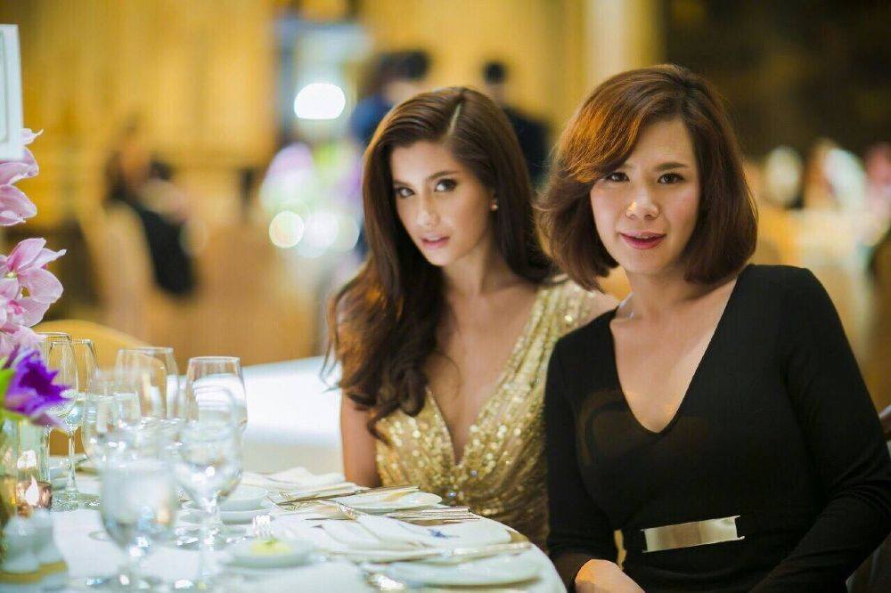 ปู-ไปรยา ในชุดจากแบรนด์ Jenny Packham ขณะไปร่วมงาน VOGUE Thailand Gala