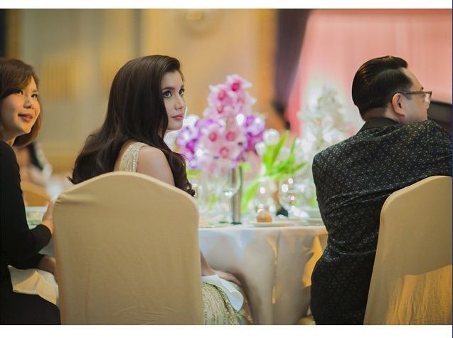 ปู-ไปรยา ในชุดจากแบรนด์ Jenny Packham ขณะไปร่วมงาน VOGUE Thailand Gala