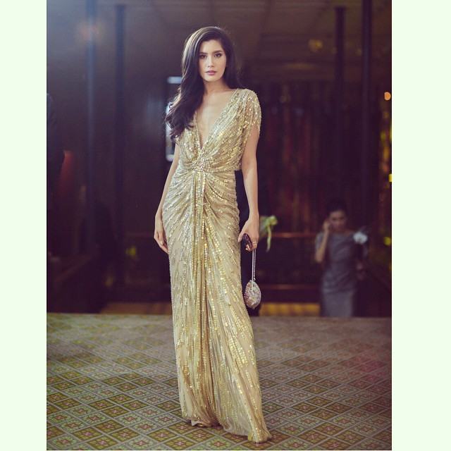 ปู-ไปรยา ในชุดจากแบรนด์ Jenny Packham ขณะไปร่วมงาน VOGUE Thailand Gala