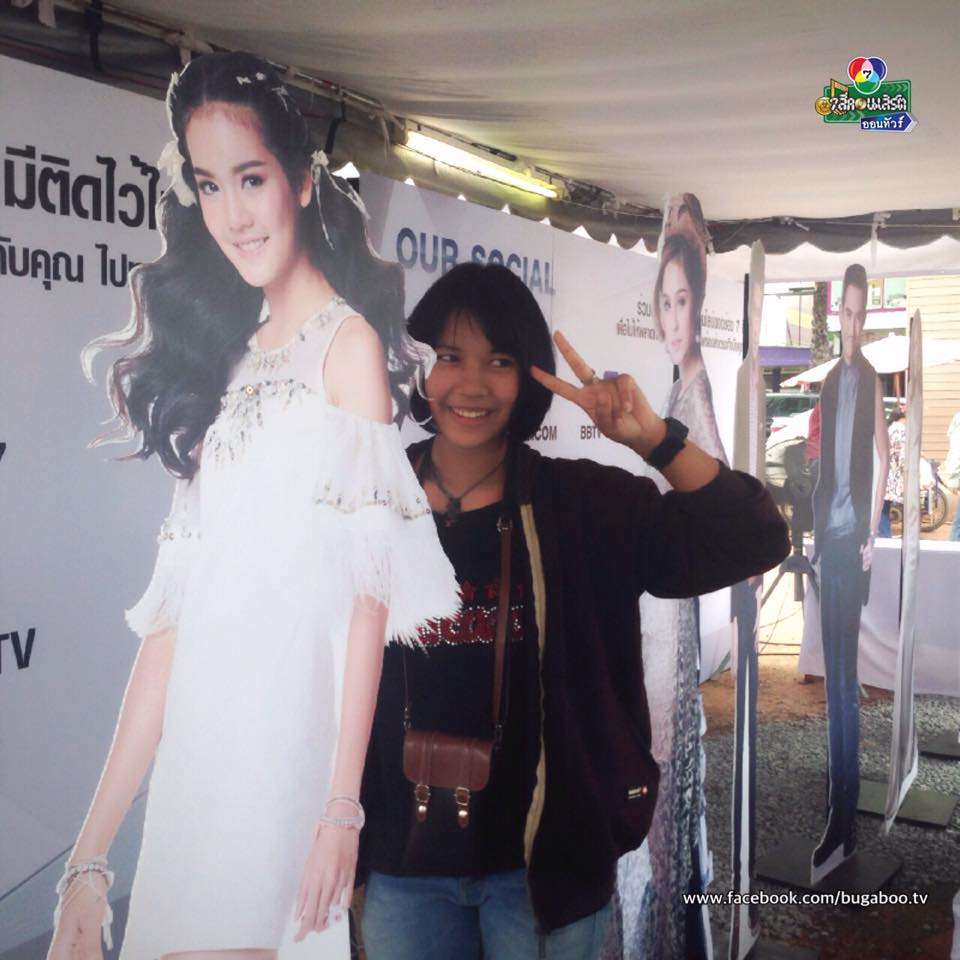ถนนขอนเเก่นโล่ง เเต่ลานหน้าห้าง บ้านแอนด์บียอน เเทบเเตก ช่อง 7 จัดเต็มนำทีมนักเเสดงคับคั่งในครั้งแรกกับ “7 สีคอนเสิร์ต ออนทัวร์” เเบบถึงใจ ถึงอารมณ์ ถึงถิ่นอีสาน!!