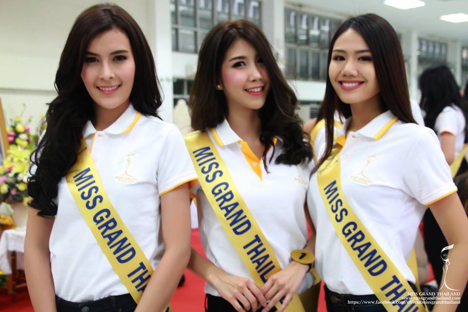 ผู้เข้าประกวด Miss Grand Thailand 2015 ถวายพระพร พระบาทสมเด็จพระเจ้าอยู่หัว ที่โรงพยาบาลศิริราช
