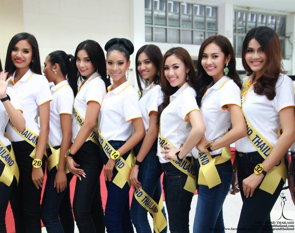 ผู้เข้าประกวด Miss Grand Thailand 2015 ถวายพระพร พระบาทสมเด็จพระเจ้าอยู่หัว ที่โรงพยาบาลศิริราช