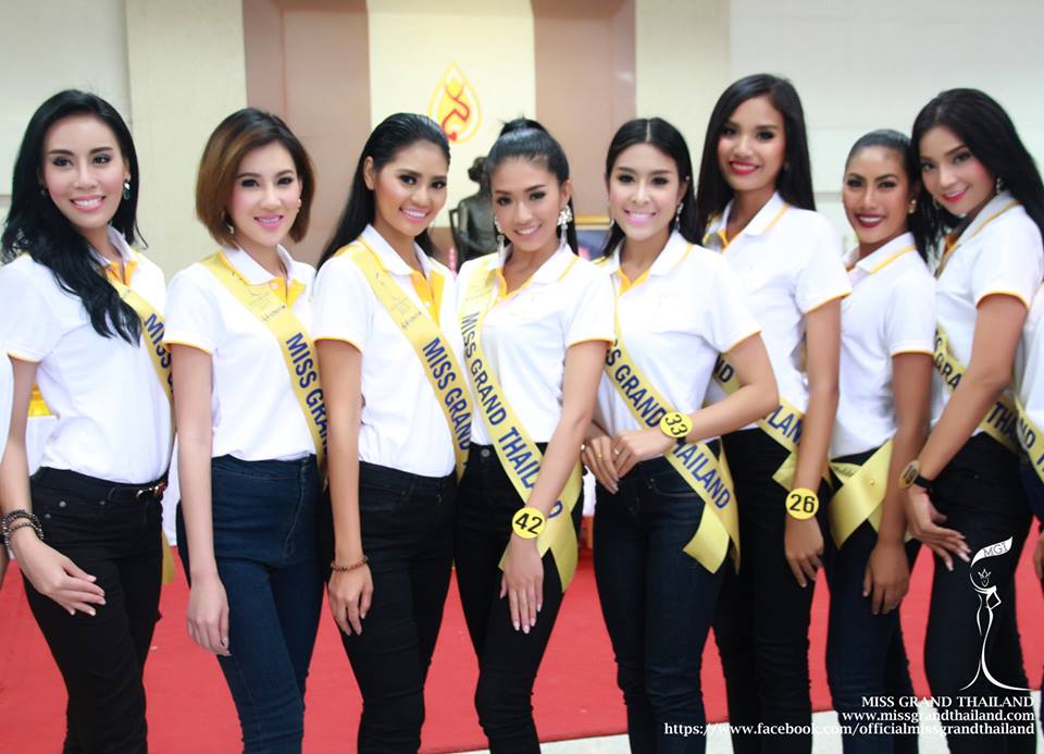 ผู้เข้าประกวด Miss Grand Thailand 2015 ถวายพระพร พระบาทสมเด็จพระเจ้าอยู่หัว ที่โรงพยาบาลศิริราช