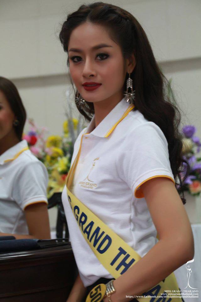 ผู้เข้าประกวด Miss Grand Thailand 2015 ถวายพระพร พระบาทสมเด็จพระเจ้าอยู่หัว ที่โรงพยาบาลศิริราช