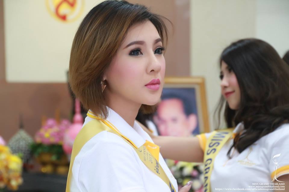 ผู้เข้าประกวด Miss Grand Thailand 2015 ถวายพระพร พระบาทสมเด็จพระเจ้าอยู่หัว ที่โรงพยาบาลศิริราช