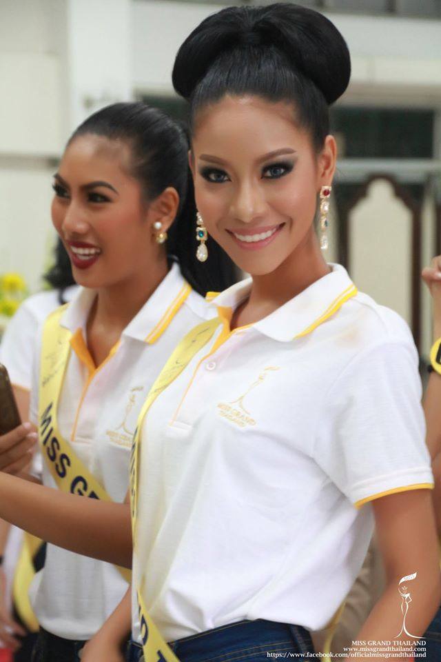 ผู้เข้าประกวด Miss Grand Thailand 2015 ถวายพระพร พระบาทสมเด็จพระเจ้าอยู่หัว ที่โรงพยาบาลศิริราช