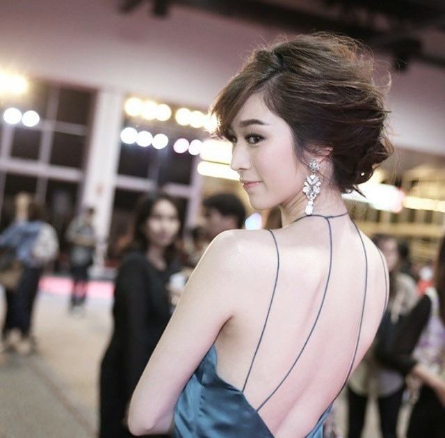 "ฐิสา วริฏฐิสา" อวดผิวขาวใสเซ็กซี่เรียบหรู ในงานคมชัดลึกครั้งที่ 12
