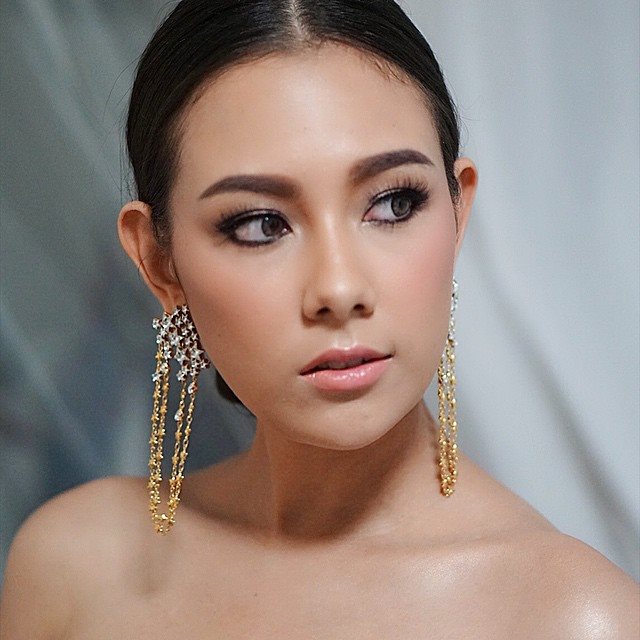 "แซมมี่ เคาวเวลล์" สวยคมเป๊ะทุกอณู ในงานคมชัดลึกครั้งที่ 12