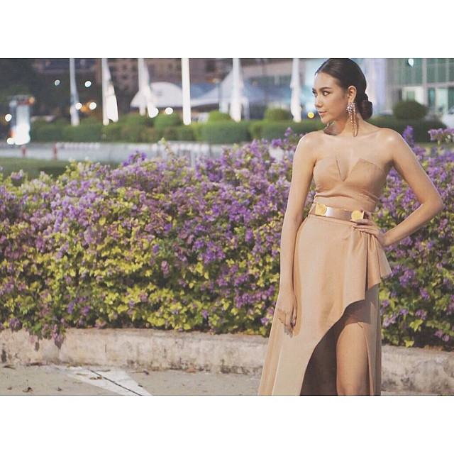 "แซมมี่ เคาวเวลล์" สวยคมเป๊ะทุกอณู ในงานคมชัดลึกครั้งที่ 12