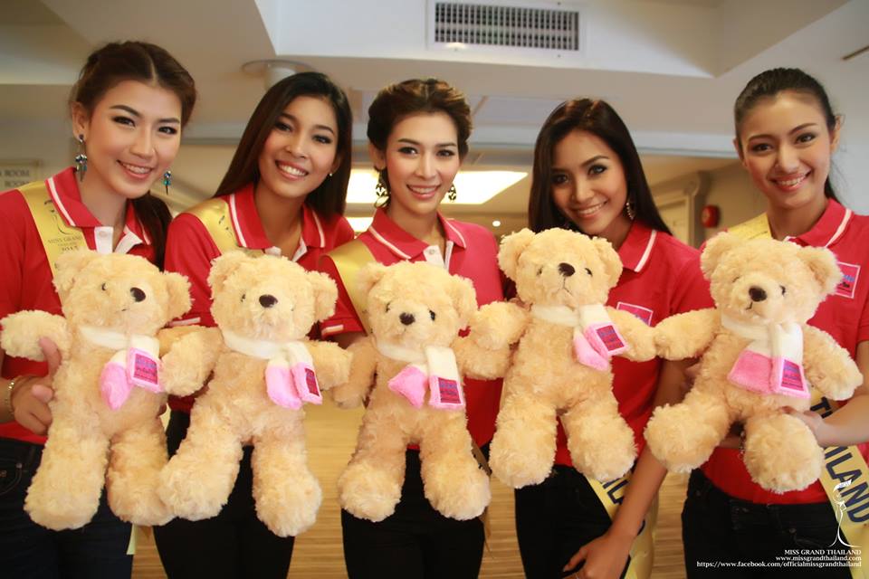 ผู้เข้าประกวด Miss Grand Thailand 2015 เข้าเยี่ยมชม โรงพยาบาล Kamol Cosmetic Hospital