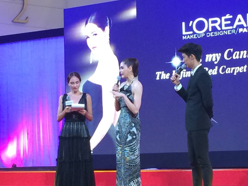 ชมพู่-อารยา ในชุดจากแบรนด์ Roberto Cavalli ภายในงาน L'Or&eacute;al Paris 'It's My Cannes Press Conference'