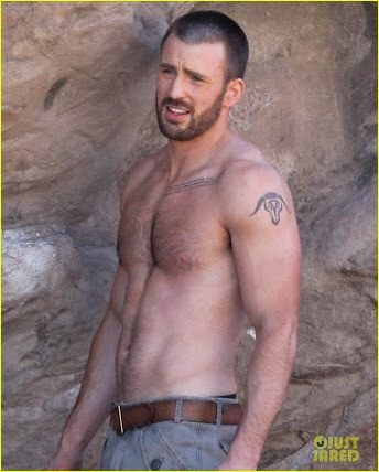 Chris Evans vs Chris Hemsworth /sexy hansome Avenger