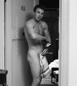 Chris Evans vs Chris Hemsworth /sexy hansome Avenger