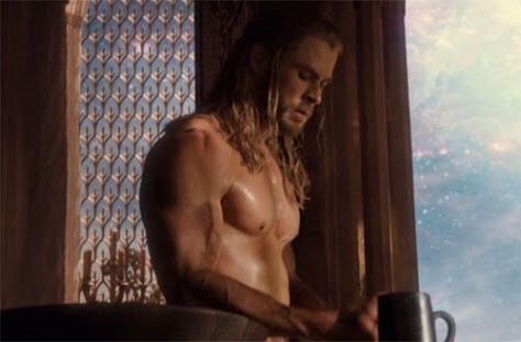 Chris Evans vs Chris Hemsworth /sexy hansome Avenger