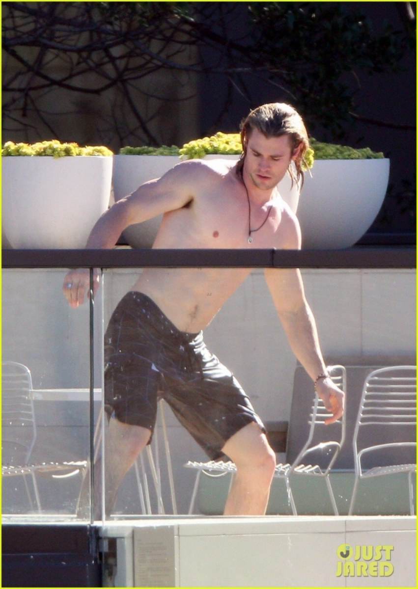 Chris Evans vs Chris Hemsworth /sexy hansome Avenger