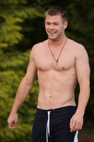 Chris Evans vs Chris Hemsworth /sexy hansome Avenger