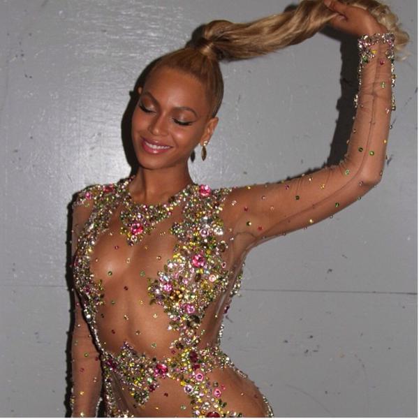 ชุด Beyonc&eacute; บนพรมแดงงาน MET Gala 2015 เซ็กซี่เลอค่า