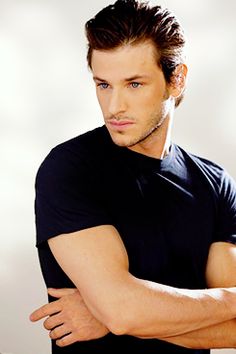 Gaspard Ulliel แถวนี้มีขายมั้ยค่ะ ? อยากซื้อ